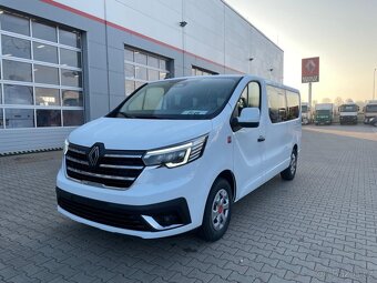 Zapůjčení 9 místné dodávky Renault Trafic L2H1 - 3