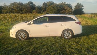 Toyota Auris 2013, 1.6 97kw benzín - 3