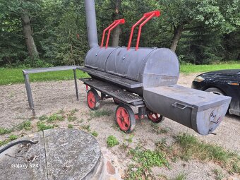 Pojízdný zahradní gril / smoker – originál, který zaujme - 3