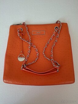 NOVÁ ZNAČKOVÁ KOŽENÁ CROSSBODY KABELKA, zn. DKNY - 3
