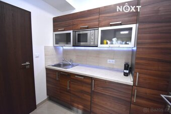 Pronájem komerční Obchodní prostory, 70㎡ - 3