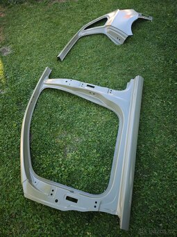 Pravý zadní blatník.Levý práh škoda Rapid Spacebag - 3