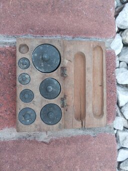 Starožitný mlýnek a závaží - 3