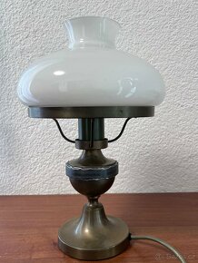 Stolní mosazná lampa s bílým stínidlem - 3
