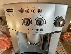 Kávovar DeLonghi Magnifica ESAM 4200.S - TOP - 3