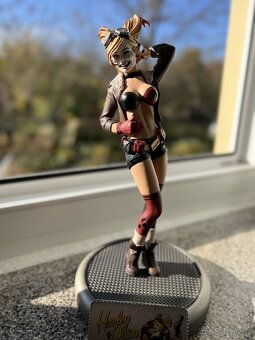 Harley Quinn - DC Bombshells - 3