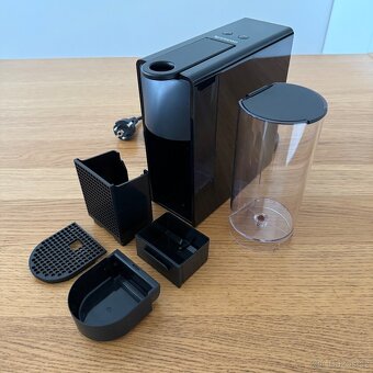 Kávovar na kapsle Nespresso Essenza Mini Piano Black - 3