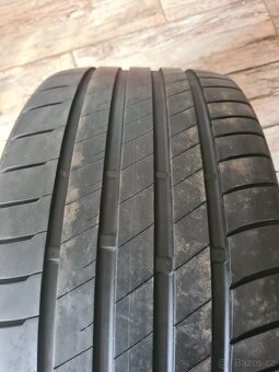 Pneu BRIGISTONE 235/35 R 19 - 3