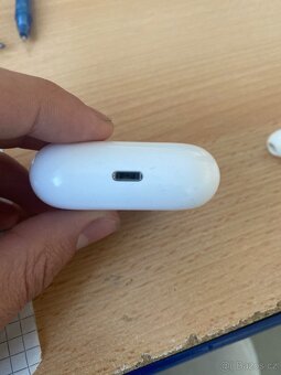 Airpods pro pravé sluchátko+ pouzdro 1. generace - 3