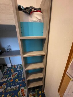 Patrova postel se skříní a psacim atolem - 3