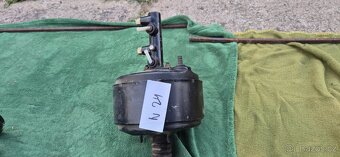 Tatra 613- hlavní brzdový válec A posilovač brzd - 3