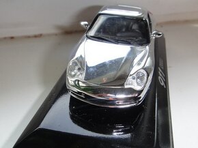 PORSCHE 911 Carerra4 - 3