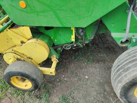 Svinovací lis John Deere 590 - 3