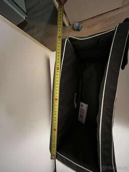 Cestovní přepravka pro psi mezi sedačky - 3