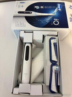 Zubní kartáček Oral B iO Series 5 White PC 3800kč - 3