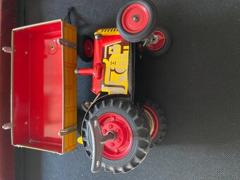 Plechový traktor Zetor s vlečkou - 3