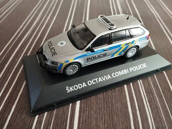 Škoda Octavia combi III policie ochranný rám 1:43 Dea - 3