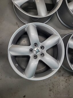 Originální 18" alu Peugeot 5x108 - 3