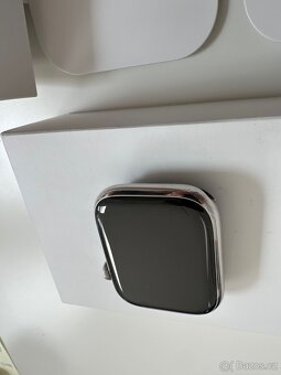 Apple Watch Series 7 45mm Cellular Stříbrný nerez - 3