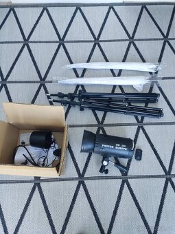 Fotografický set – světlo Photon Europe DM-250 + stojany + d - 3