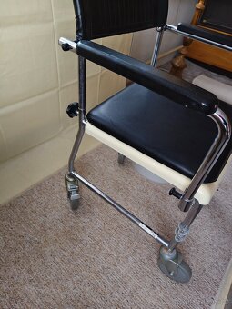 Toaletní židle na kolečkách - 3