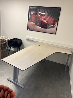 Kancelářský stůl - 3