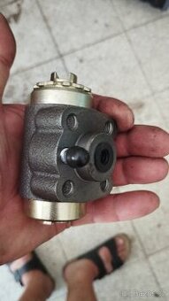 Multicar M25 - nová sada předních brzd - 3