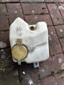 Nádobka na ostřikovače bmw e36 - 3