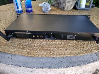 Omnitronic UHF -500 mikrofonní přijímač - 3