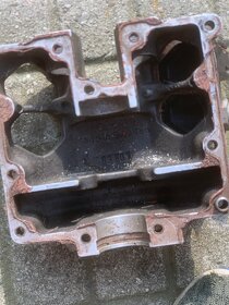 Víko ventilů Husqvarna sm r 570 r - 3