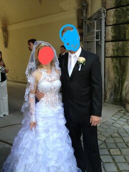 Prodám nádherné krajkové luxusní svatební šaty - 3