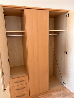 Šatní skříň - 3