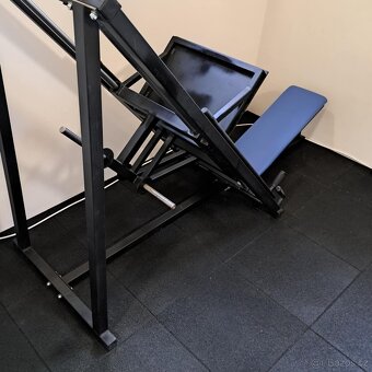 Leg press - stroj na posilování nohou - 3