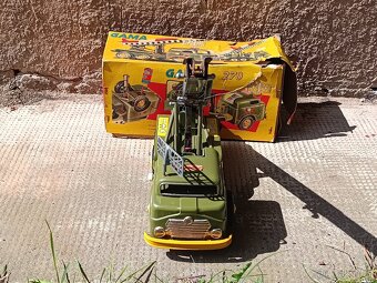 GAMA raketomet s krabicí - 3