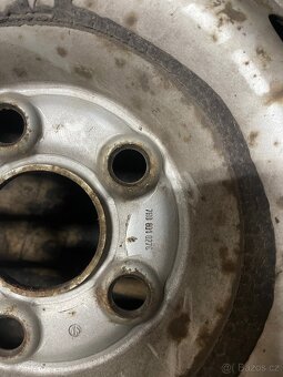 Zimní pneu 215/65 R16 C s disky a včetně poklic - 3