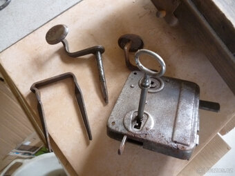 Staré krabicové zámky s klikami - 3
