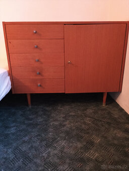 2 peřiňáky,2 skříňky, skříň sektor - 3