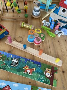 Velký set dřevěných hraček + Věšák Ikea Flisat - 3