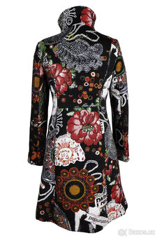 Dámský zimní extravagantní barevný kabát DESIGUAL S - 3