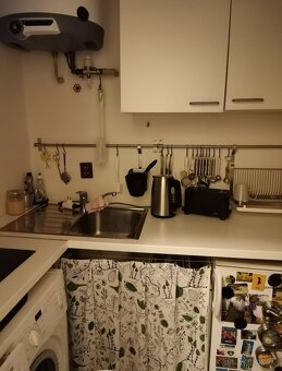 Zařízení malé kuchyně včetně spotřebičů - 3