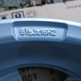 Prodám sadu 5ks nové ALU DEZENT 6.5Jx16 et46 5x112 Octavia 3 - 3