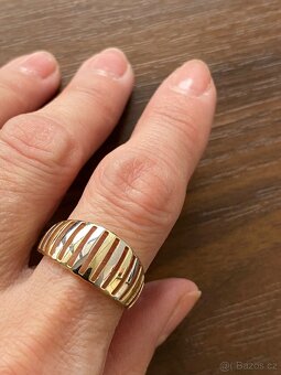 Zlatý dámský prstýnek - 3