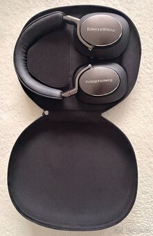 bezdrátová sluchátka Bowers& Wilkins Px8 - 3