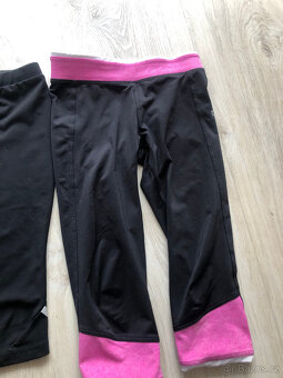 Sportovní 3/4 dívčí kalhoty - 2 kusy vel. 122 - 3
