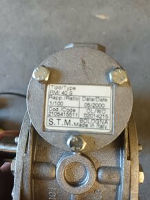 ELEKTROMOTOR ŠNEKOVÁ PŘEVODOVKA 1:100 - 3