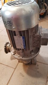 Elektromotor s převodovkou - 3