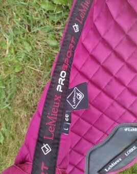 Vínová skoková dečka Lemieux Loire Satin Memory Pad - 3