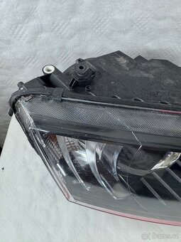 PRODÁM PRAVE SVĚTLO XENON ŠKODA OCTAVIA 3 - 3