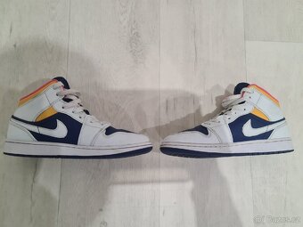 Air Jordan 1 MID vel.39
- 3