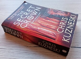 Kniha The Secret Crown, paperback, anglicky - 3